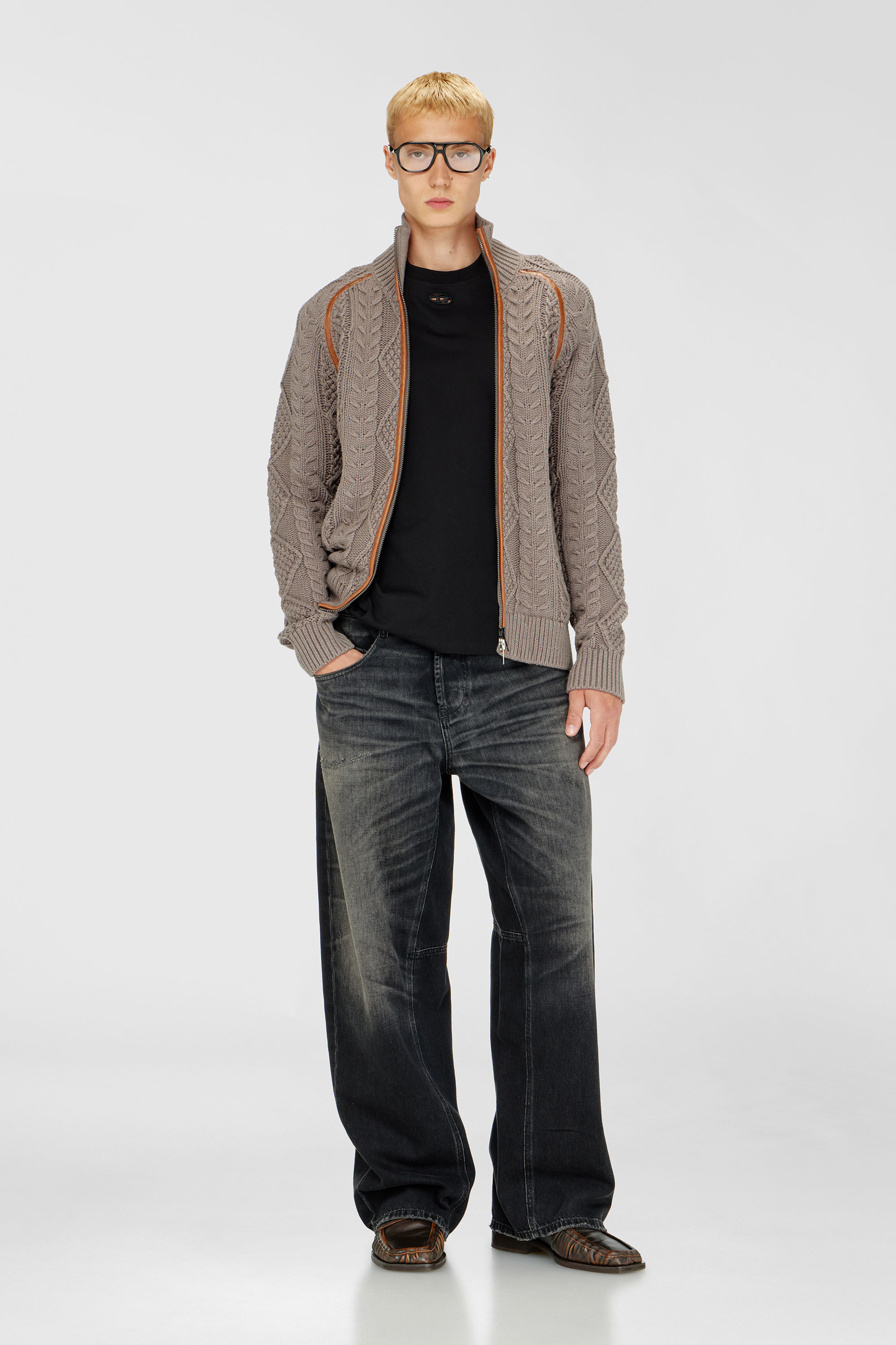 Diesel - T-BOXT-DCO, Man's Relaxed cotton T-shirt with Oval D embroidery in Black - 1