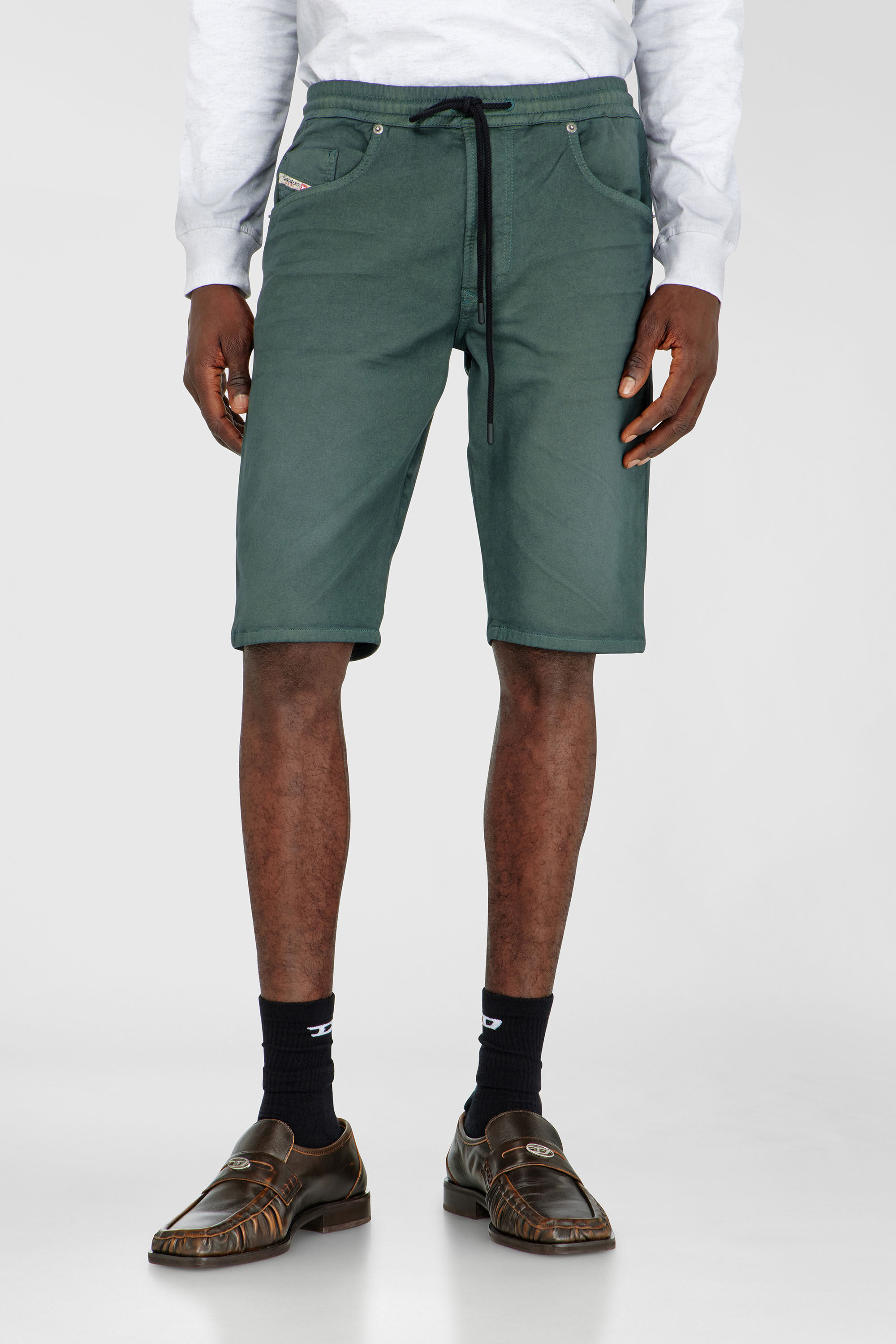 Diesel - 2033 D-KROOLEY-SHORT JOGG, Man's Chino shorts in JoggJeans in Dark grey - 3