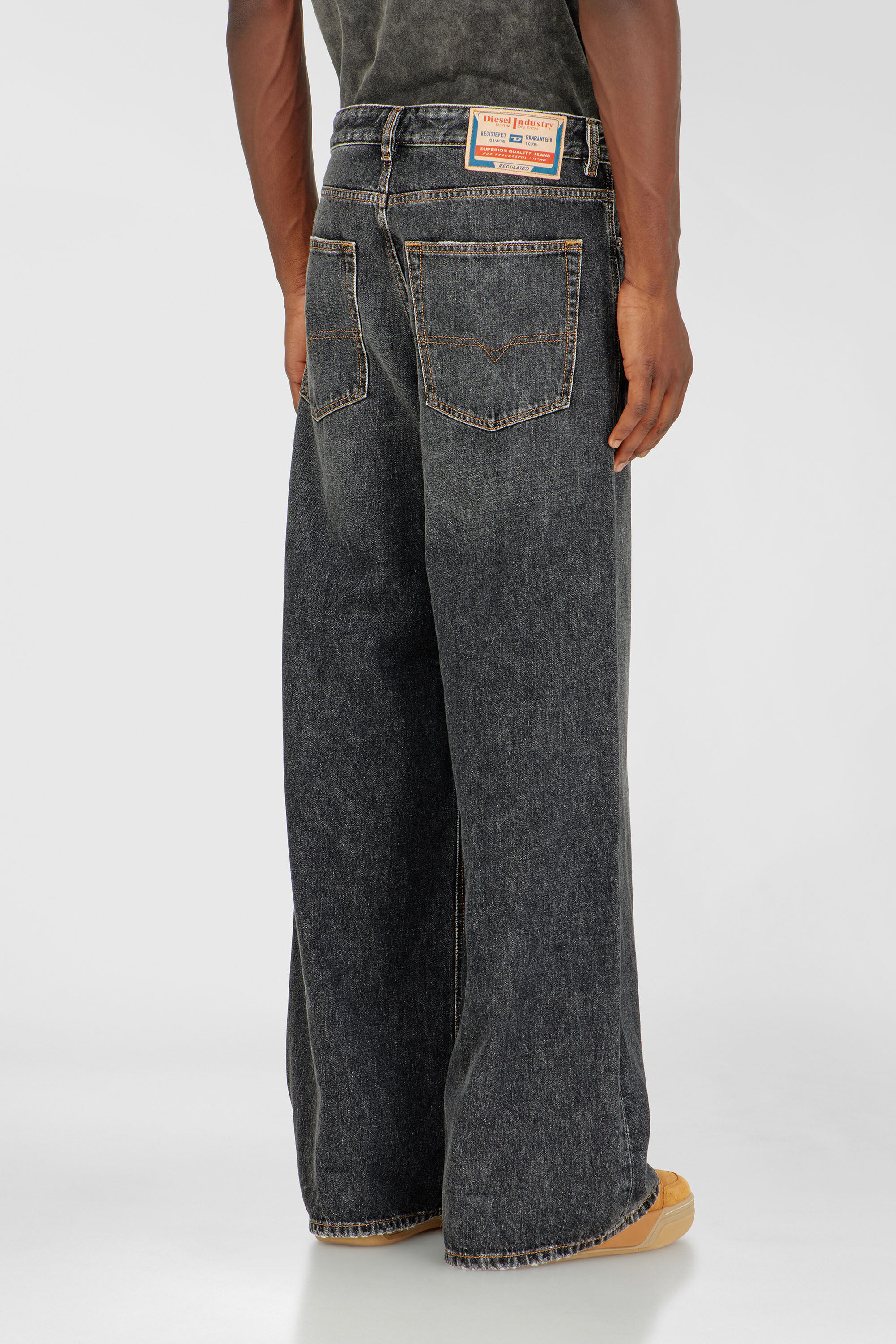 Diesel - Man's Relaxed Jeans D-Rise 007DN, Black/Dark grey - 5