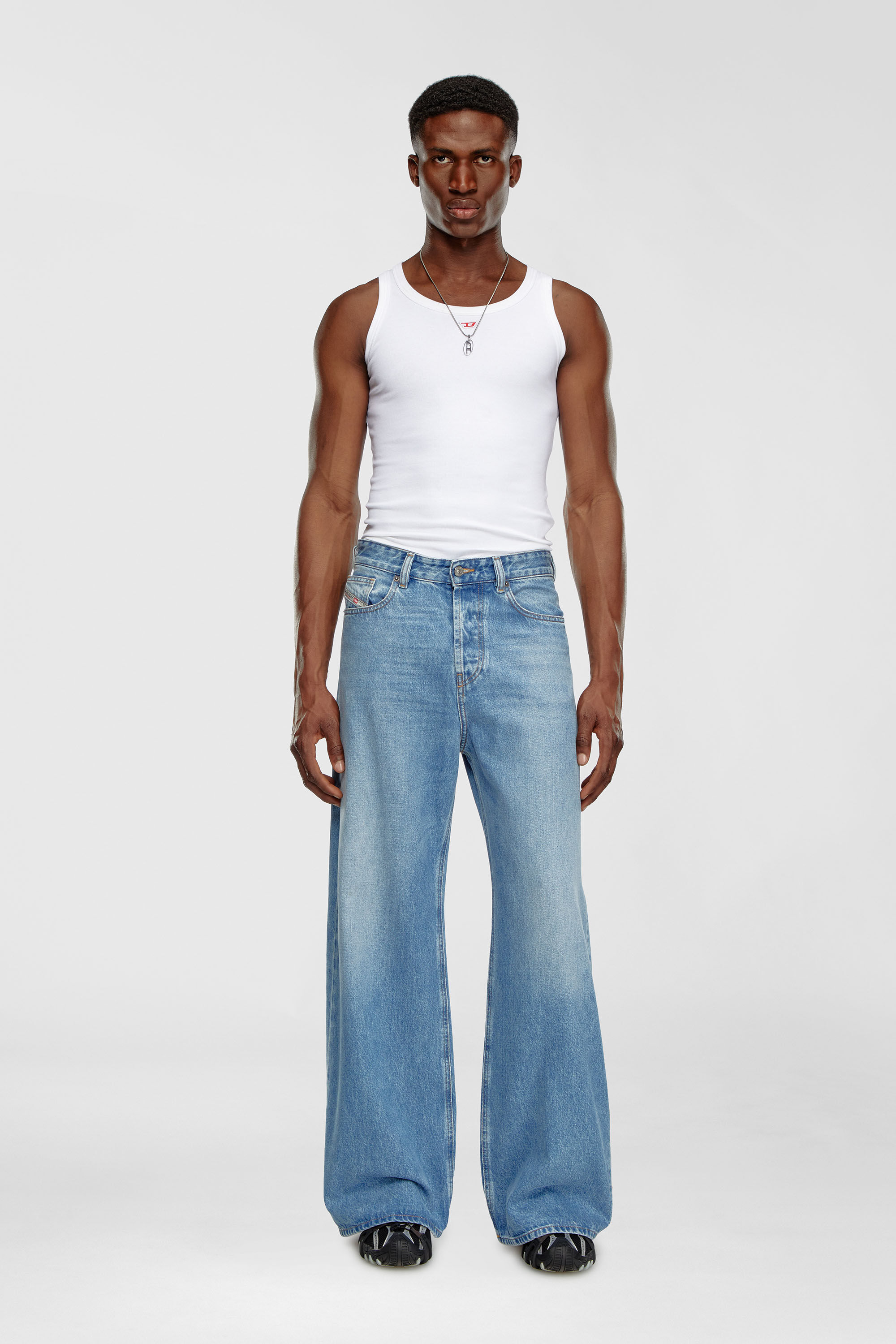 Diesel - Unisex's Relaxed Jeans 1996 D-Sire 09I29, Light Blue - 7
