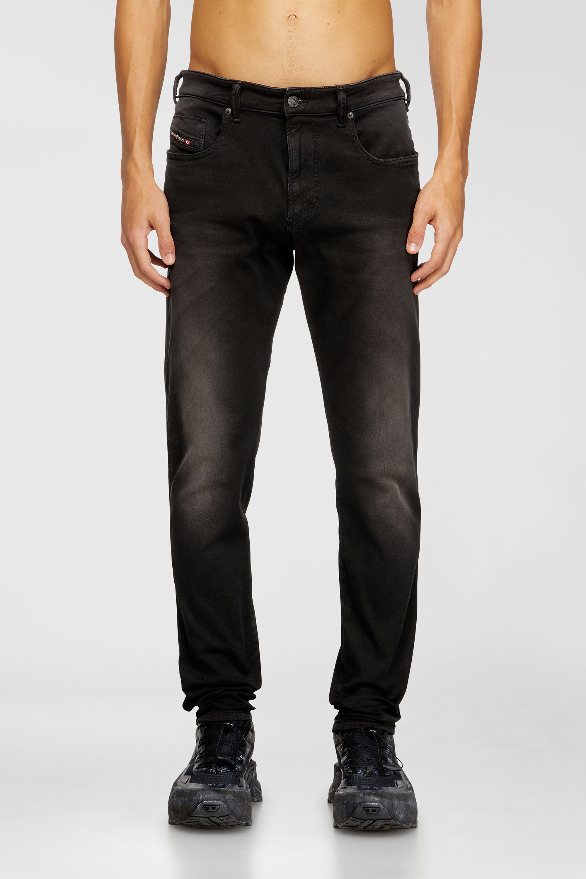 Diesel - Man's Slim 2062 D-Strukt Joggjeans&reg; 0670M, Black/Dark grey - 2