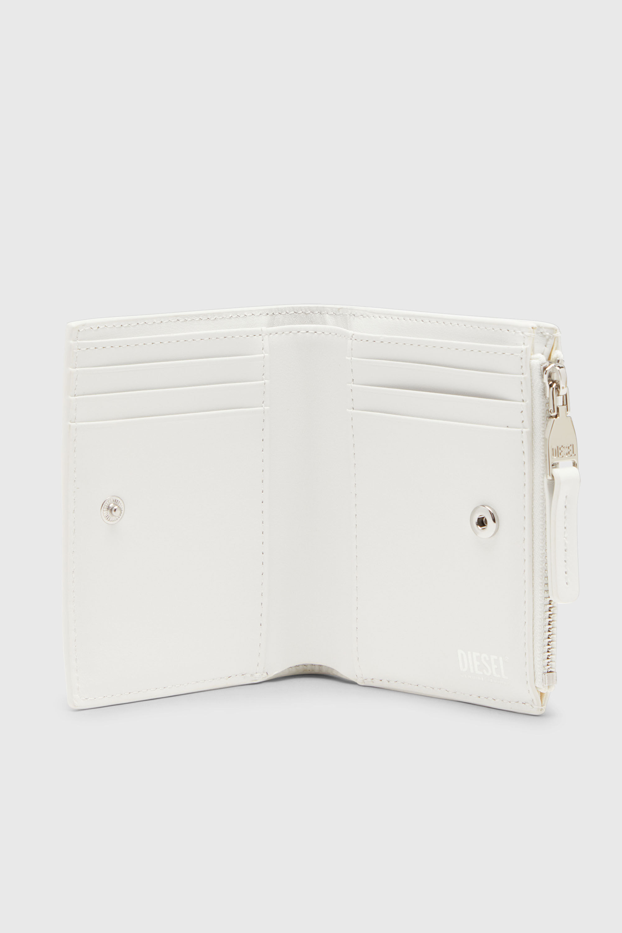 Diesel - 1DR BI-FOLD ZIP II, Woman's Small leather wallet with logo plaque in White - 3