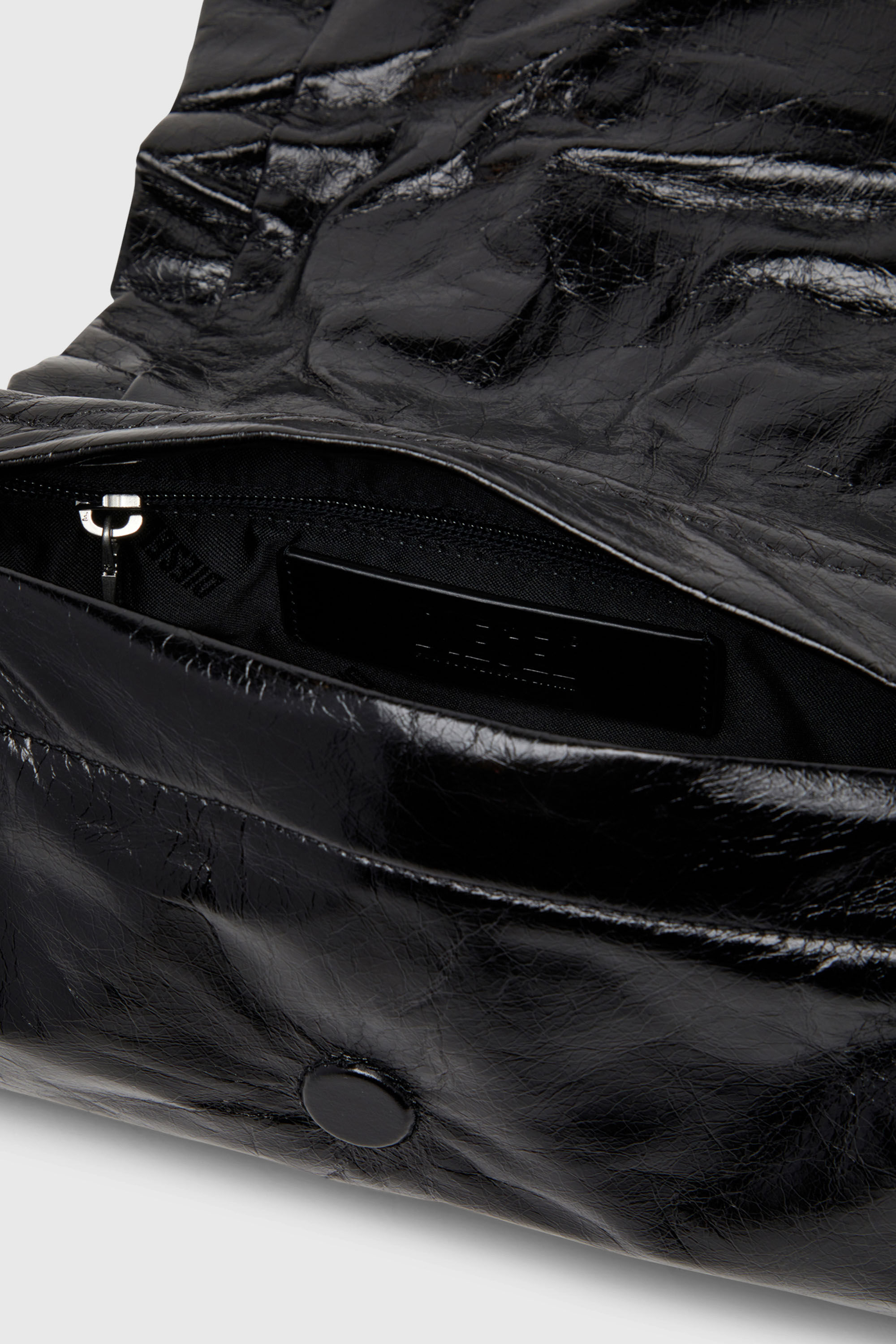 Diesel - SCRUNCH-D SHOULDER S, Woman's Scrunch-D-Small shoulder bag in shiny scrunched leather in Black - 4