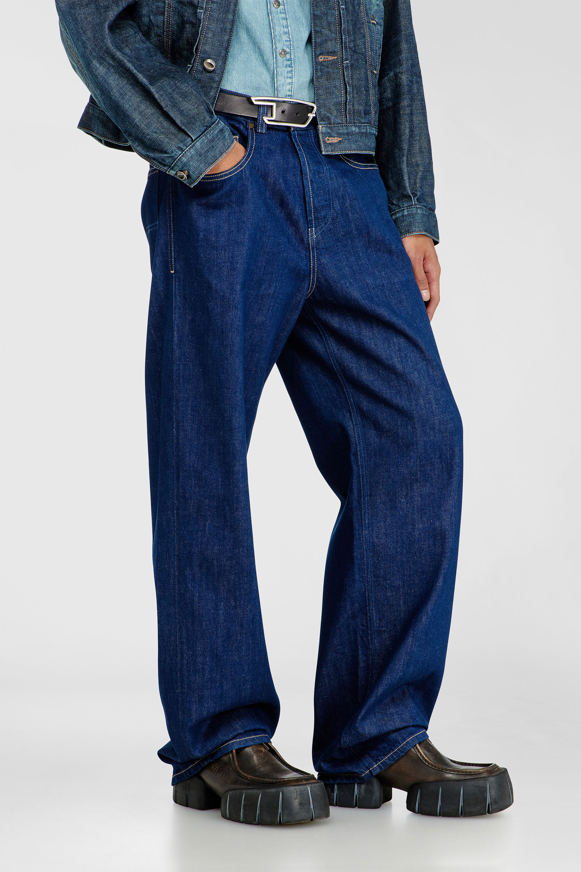 Diesel - Man's Relaxed Jeans 2001 D-Macro 09Q09, Dark Blue - 7