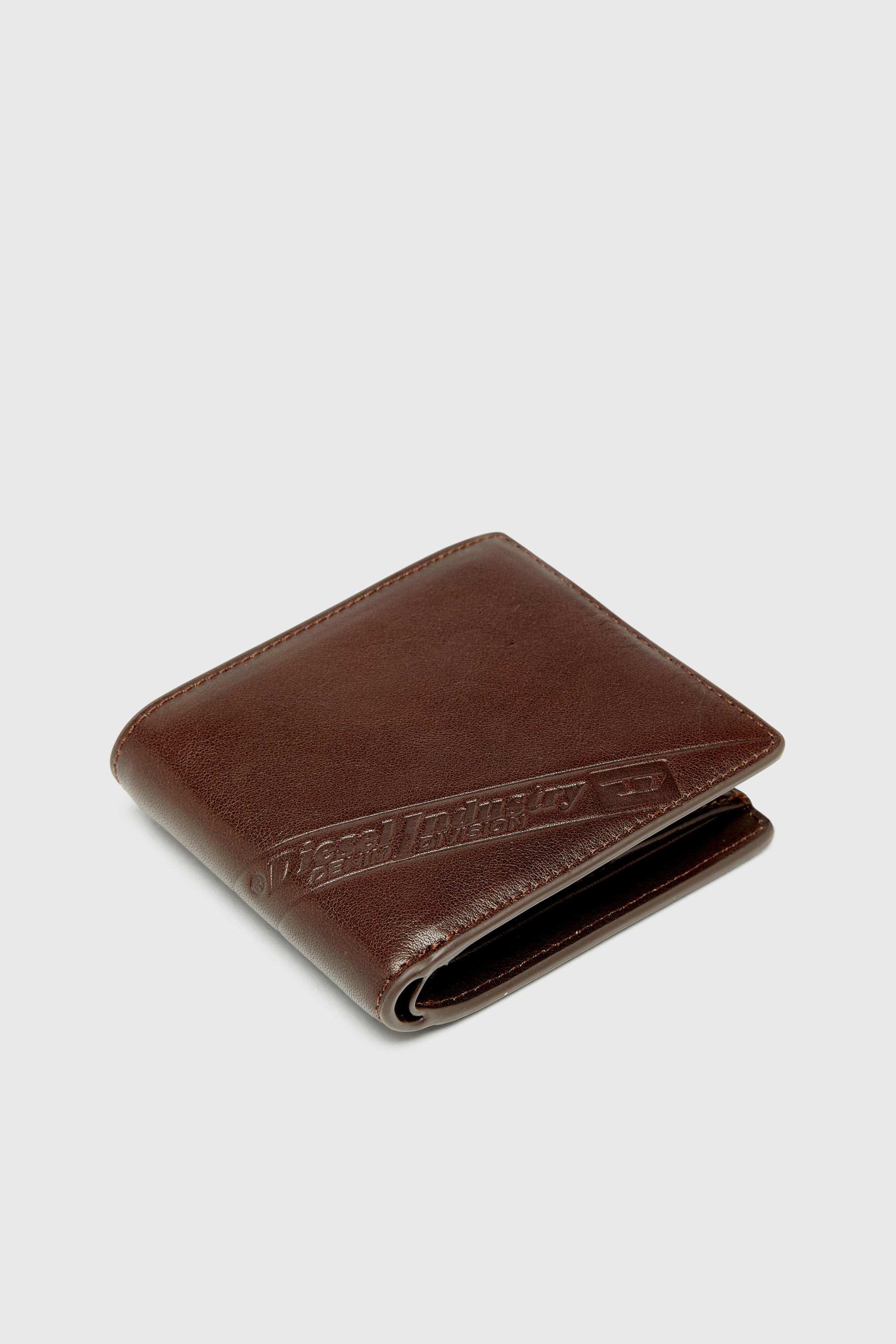 Diesel - FLAG-D BI-FOLD COIN S 3D, Man's Bi-fold leather wallet with embossed logo in Brown - 3