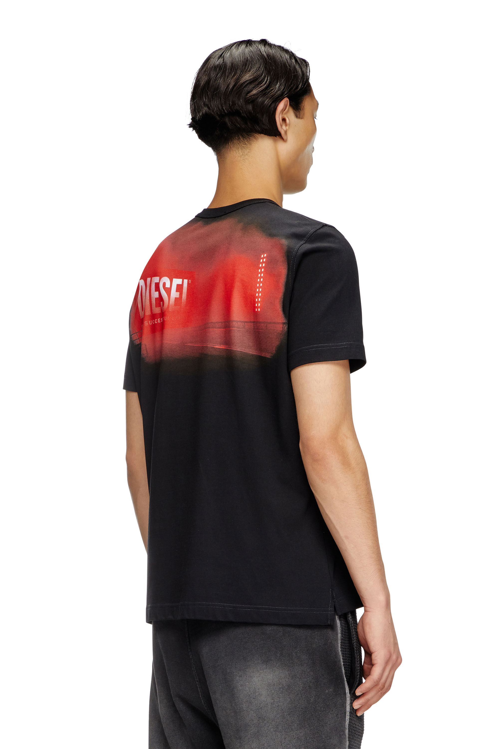 Tシャツ・カットソー DIESEL Men T-shirt Black A165140AKAK 9XX Men's T-shirt with runway set print | Black | Diesel