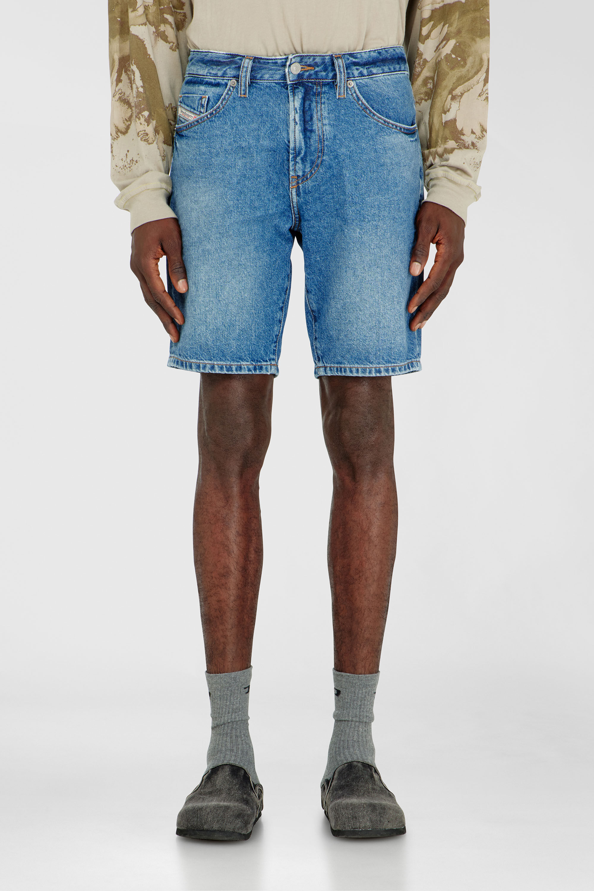 Diesel - D-FIN, Man's Slim shorts in clean-wash denim in Blue - 3