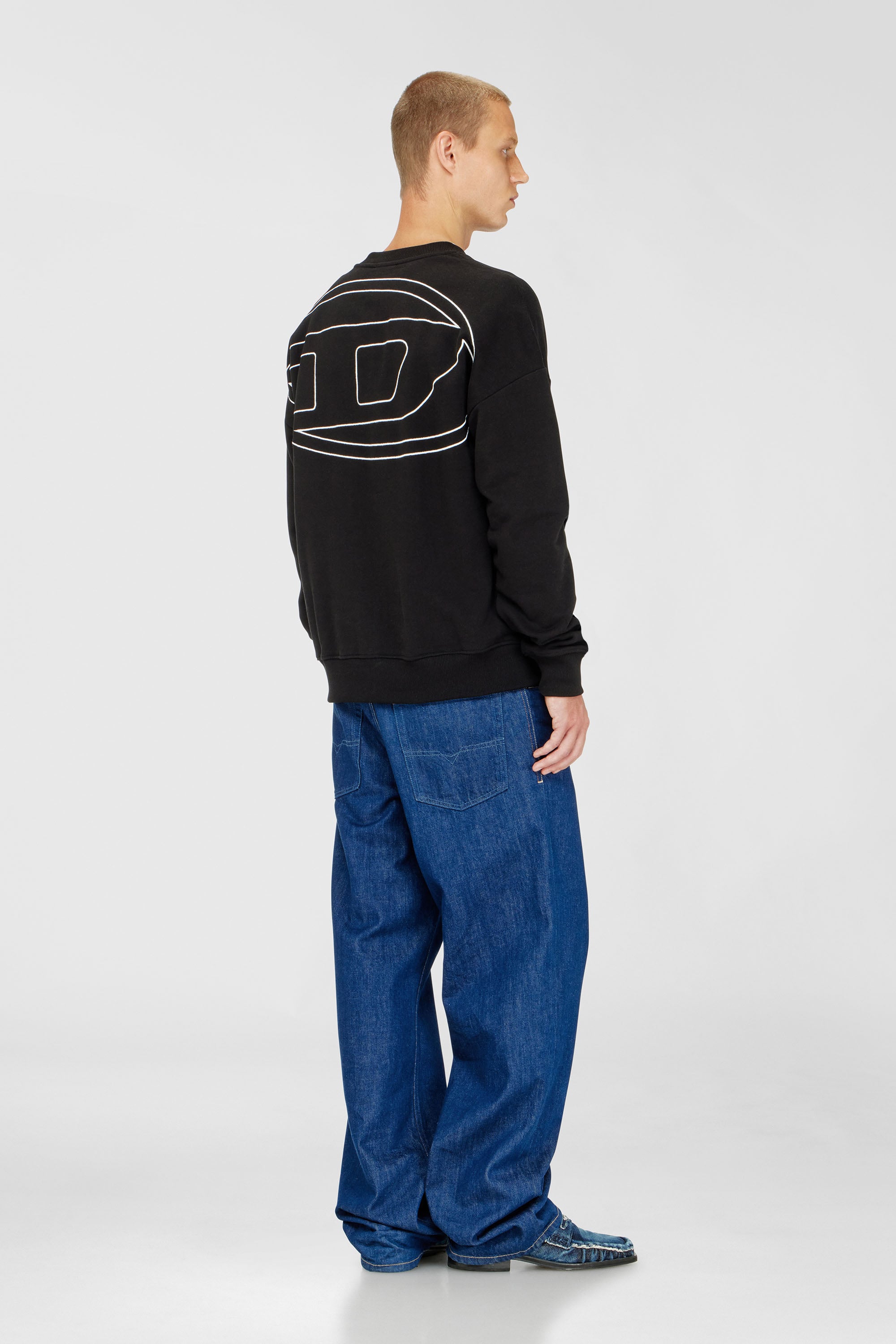 Sweatshirt with logo embroidery