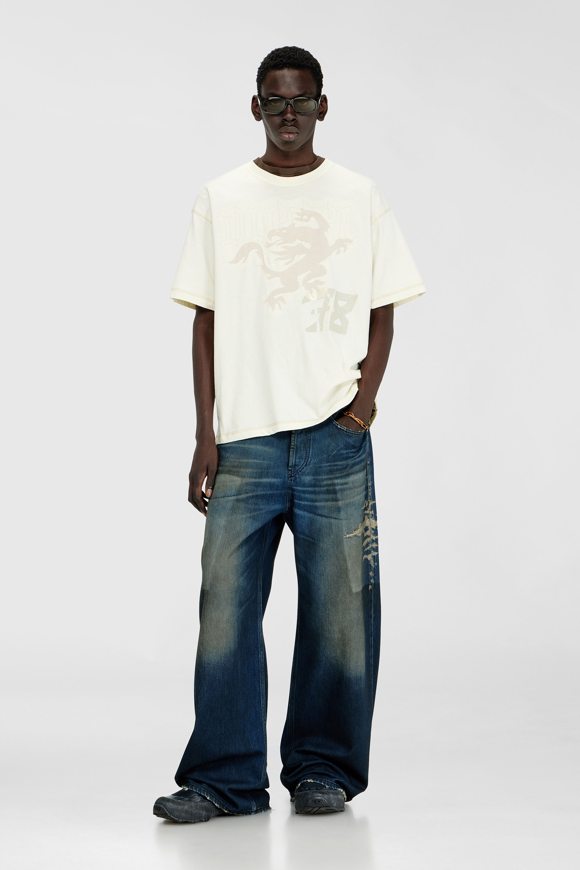 Diesel - T-BOXT-NOTCH, Man's Relaxed T-shirt with prints and embroderies in White - 2