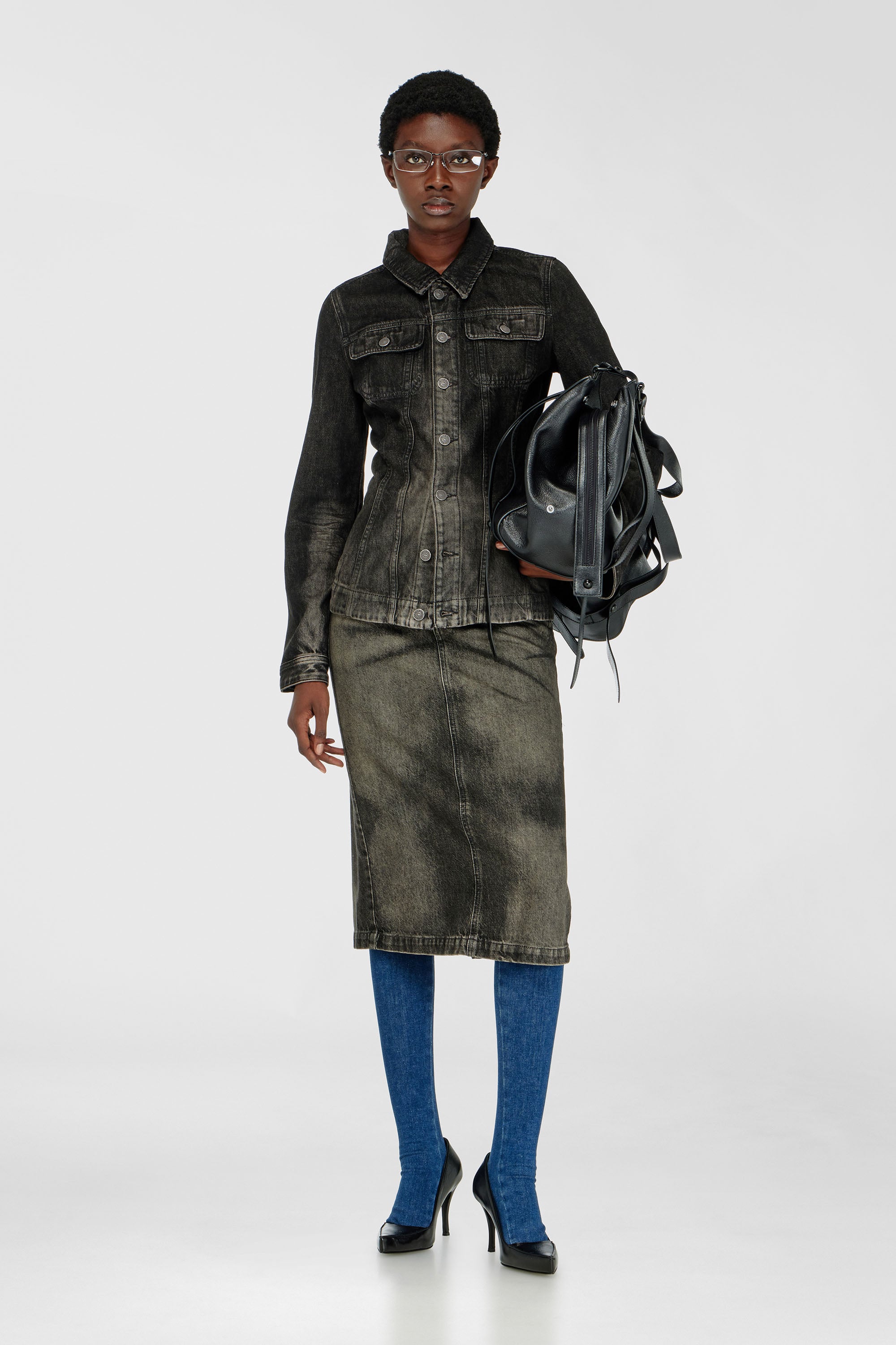 Diesel - DE-KATERIN-FSJ, Woman's Fitted trucker jacket in dirty-effect denim in Black - 2