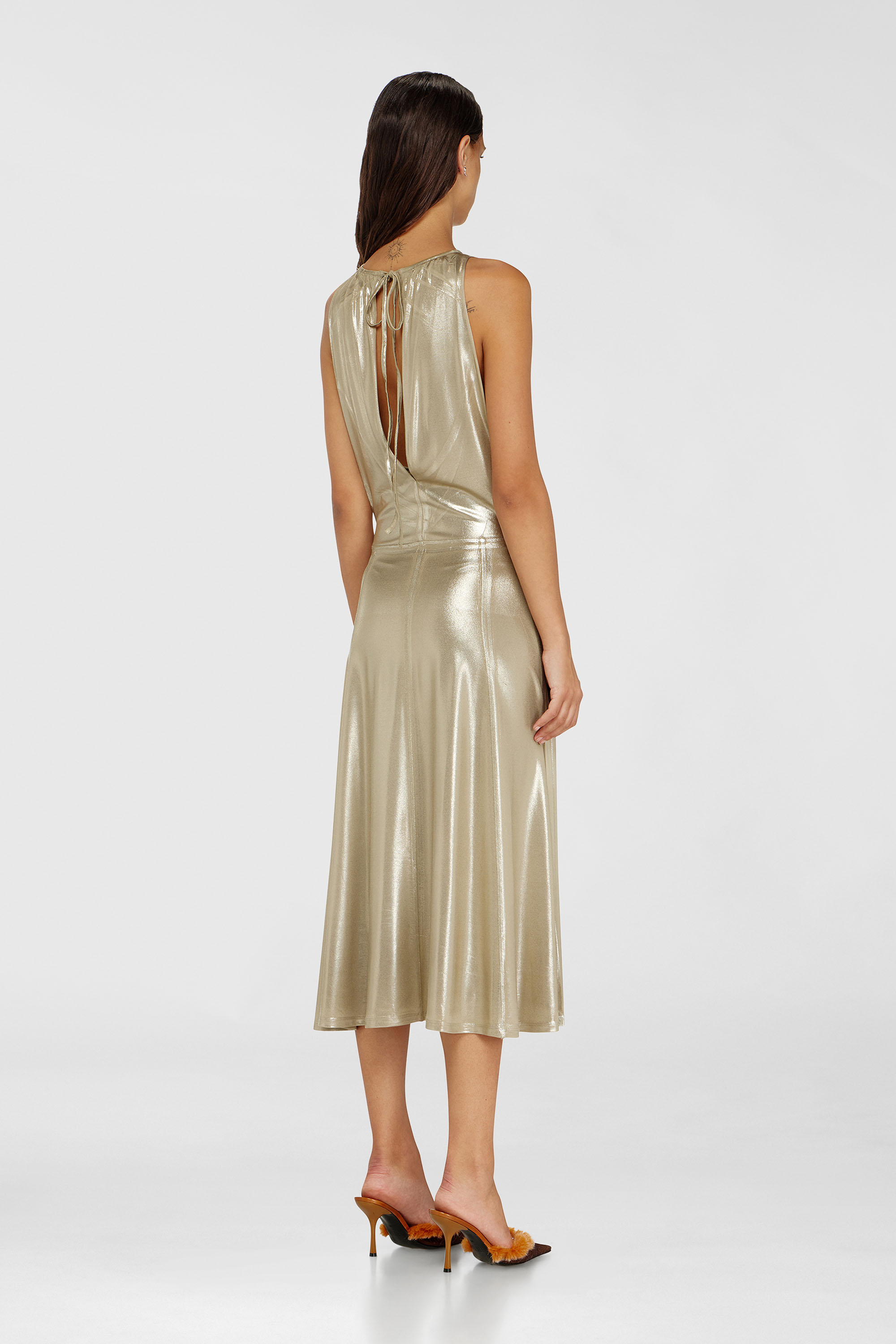 Diesel - D-DYVYNY, Woman's Fluid metallic midi dress with open back in Gold - 4
