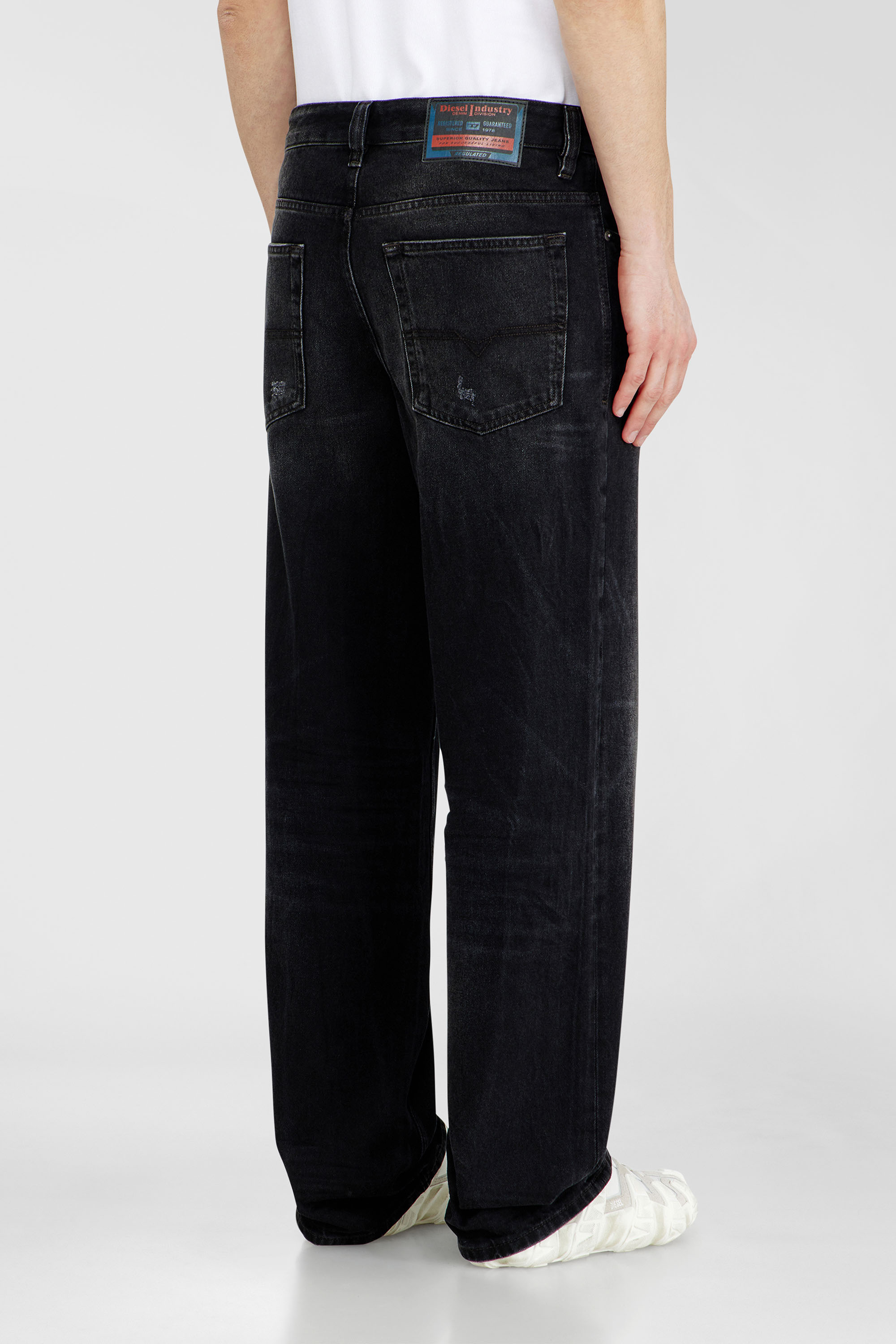 Diesel - Man's Relaxed Jeans 2001 D-Macro 0BEBB, Black - 5