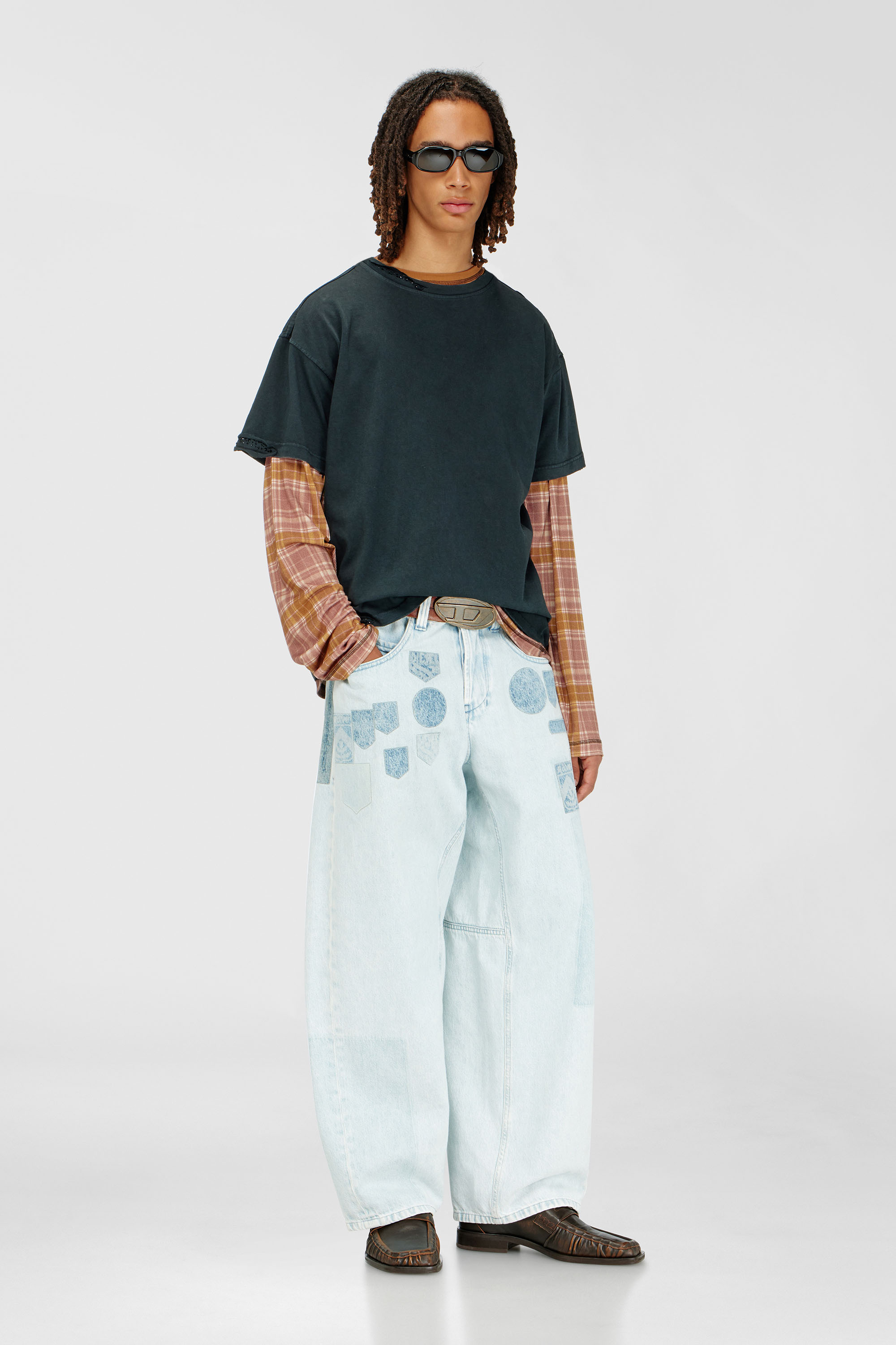 T-shirt with frayed edges and crystal details