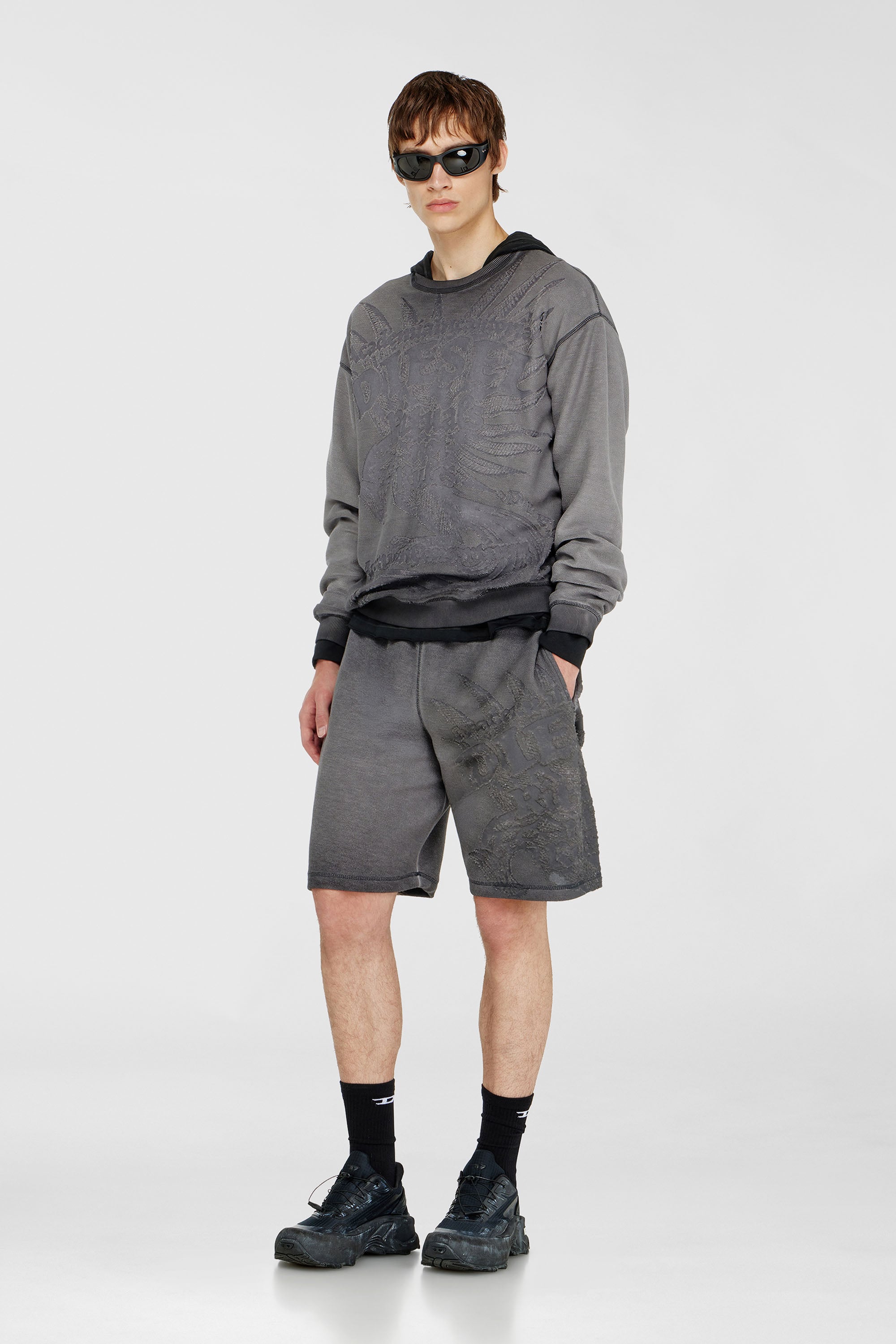 Sweatshorts with d&eacute;vor&eacute; motifs