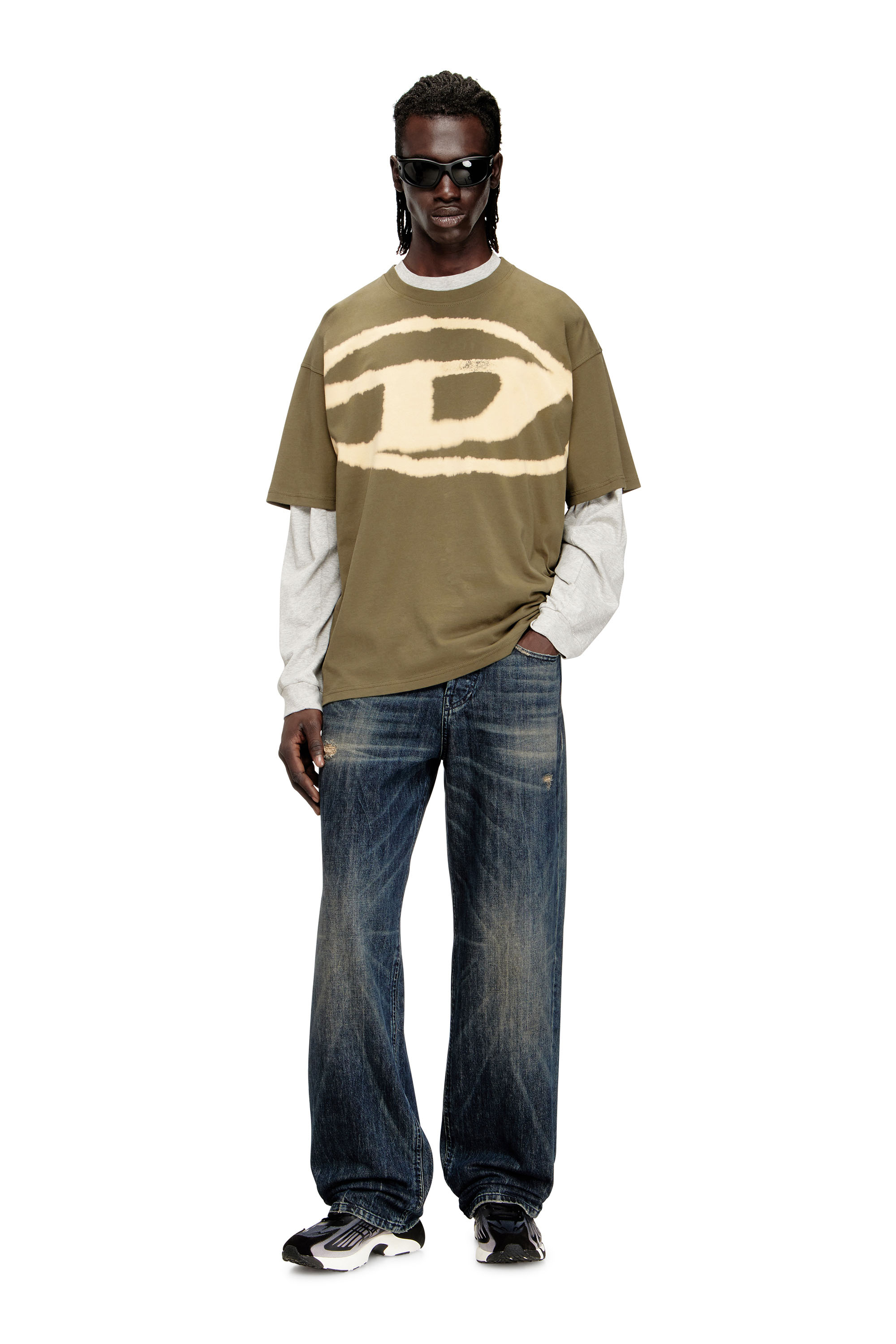 Diesel - T-BOXT-BLEACH, Man's T-shirt with bleached Oval D logo in Military Green - 2