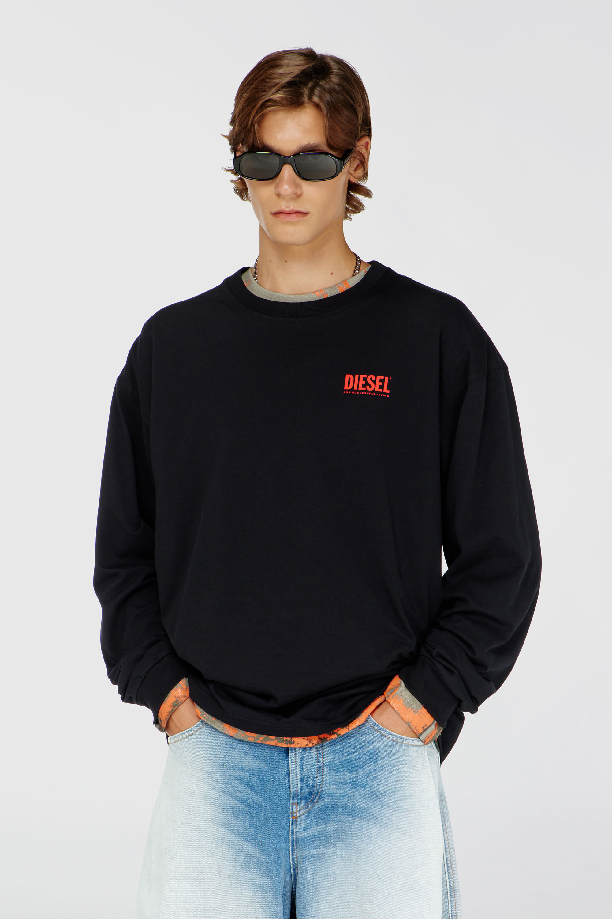 Diesel - T-BOXT-LS-BISK, Man's Relaxed long-sleeve T-shirt with Biscotto logo in Black - 3