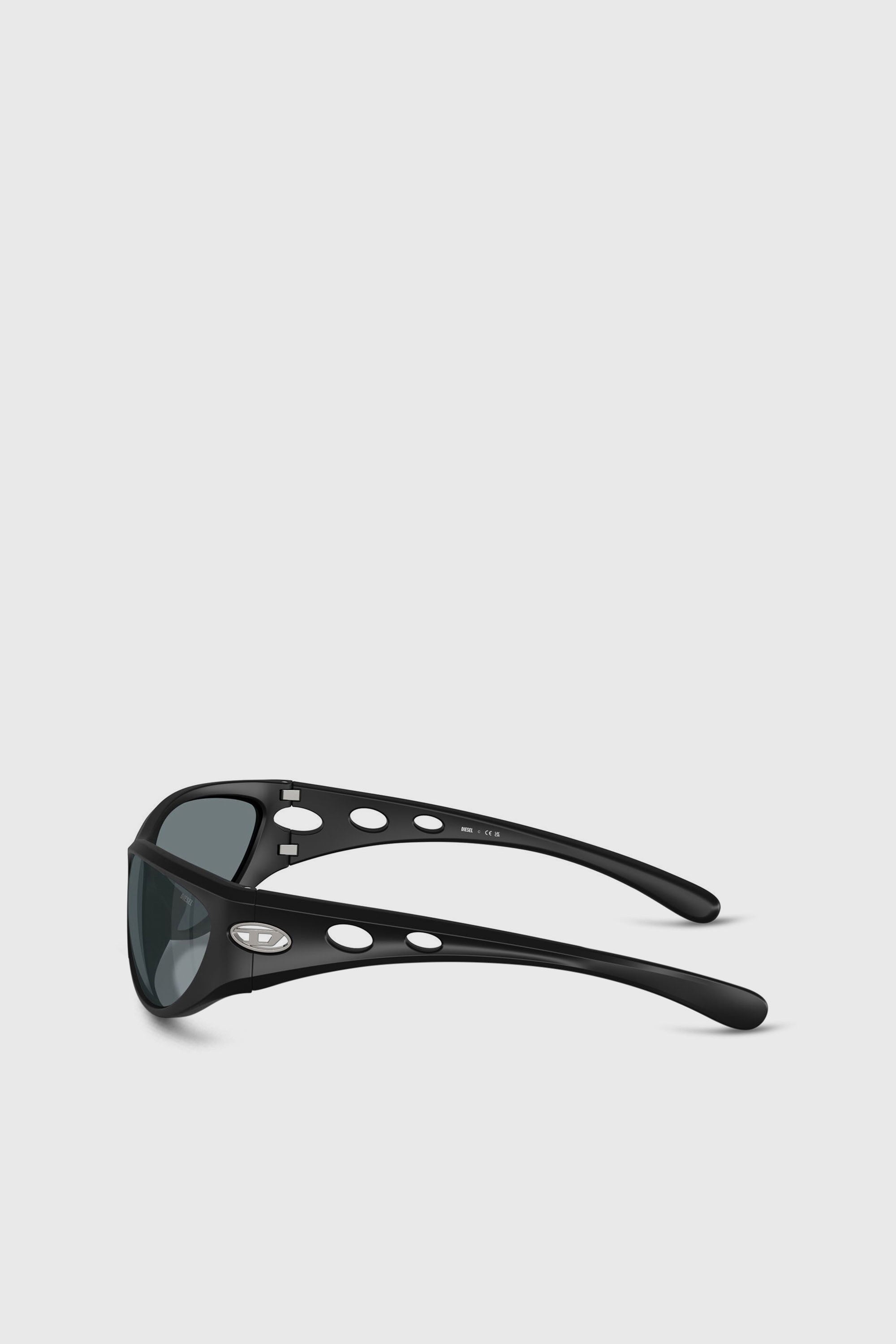 Diesel - 0DL3004U, Unisex's Cat-eye style sunglasses in Black - 2