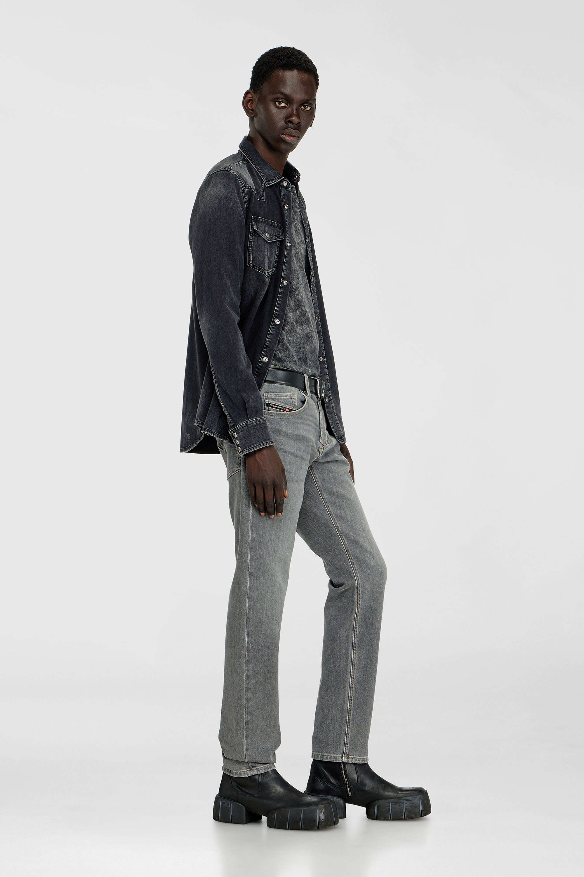 Diesel - Man's Regular Jeans 1986 Larkee-Beex 0KBBI, Grey - 2