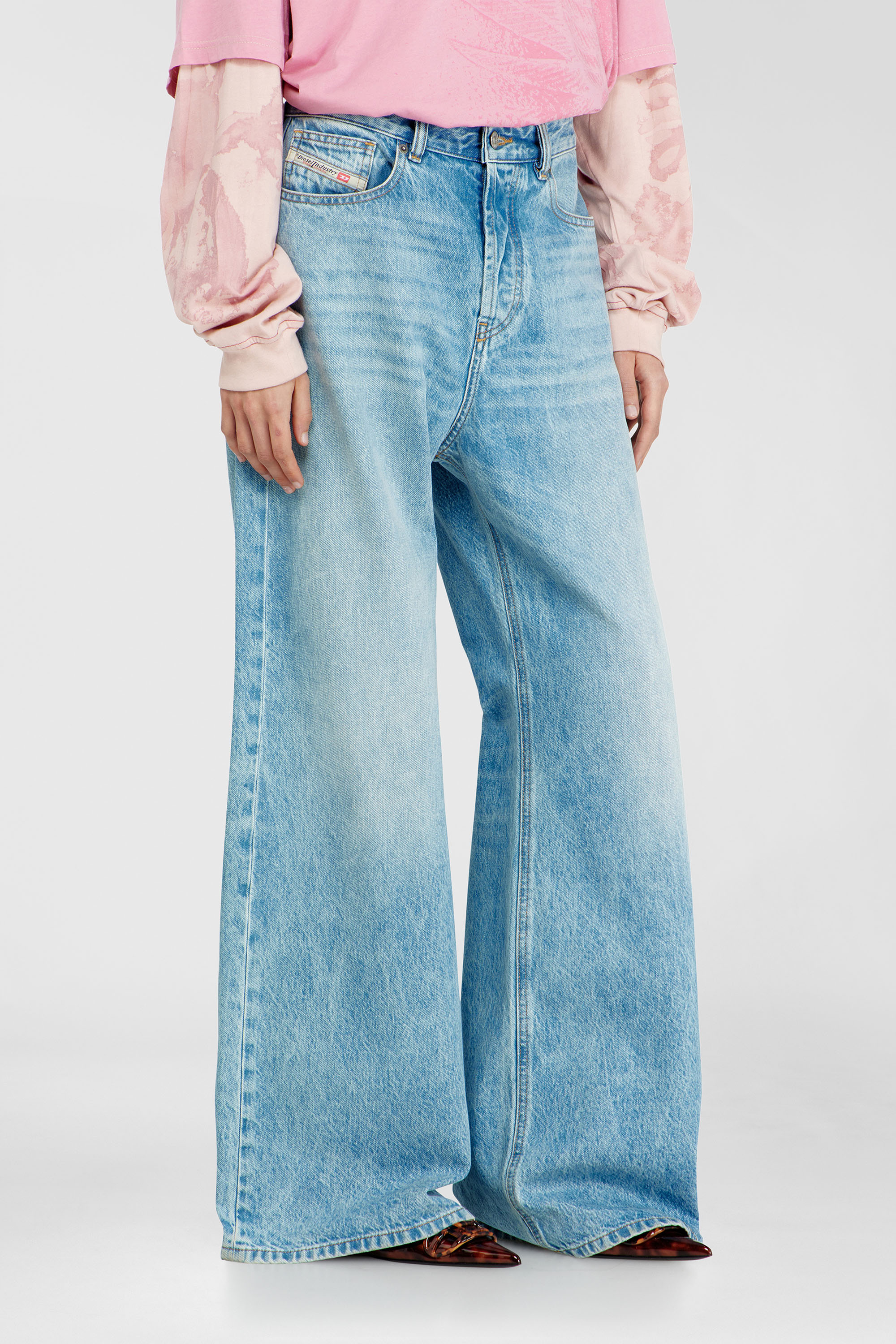 Diesel - Unisex's Relaxed Jeans 1996 D-Sire 09I29, Light Blue - 9